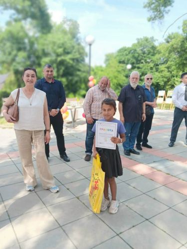 Отличени ученици в конкурс за детска рисунка „С очите си видях бедата“
